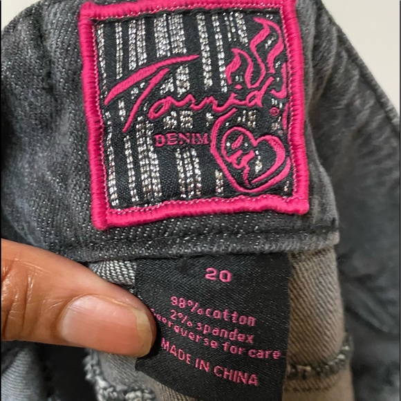 ✨ Torrid Curvy Jeans Distressed Dark Gray - Picture 3 of 8